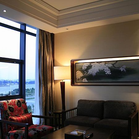 Southern Club Hotel Guangzhou Room photo