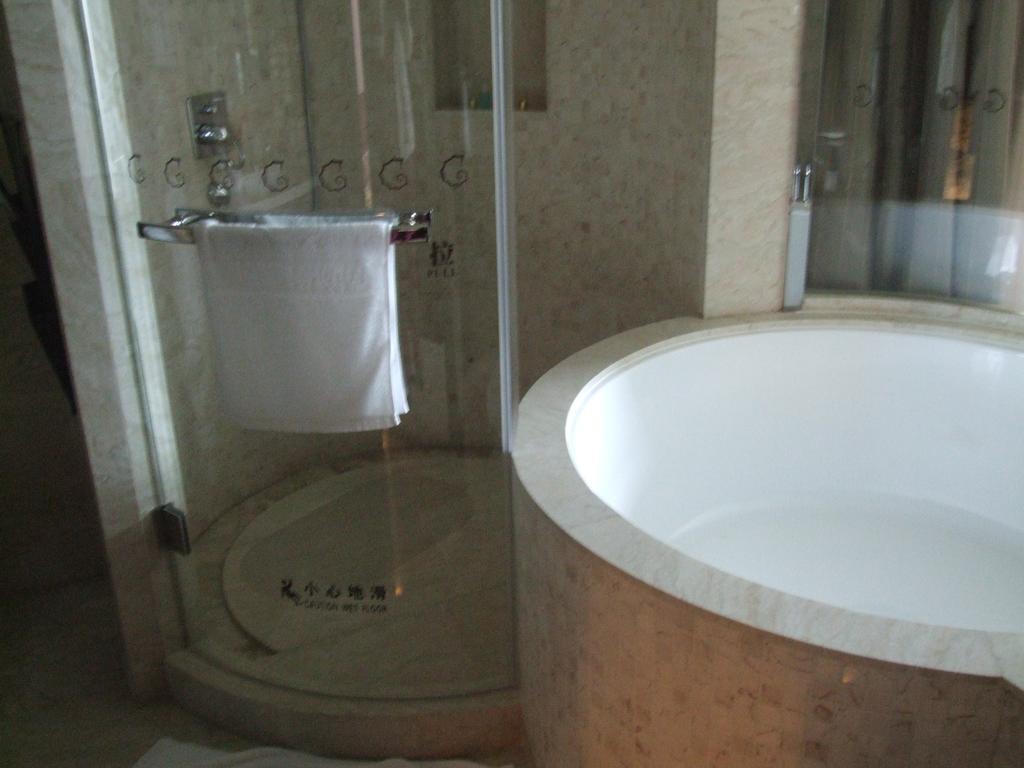Southern Club Hotel Guangzhou Room photo